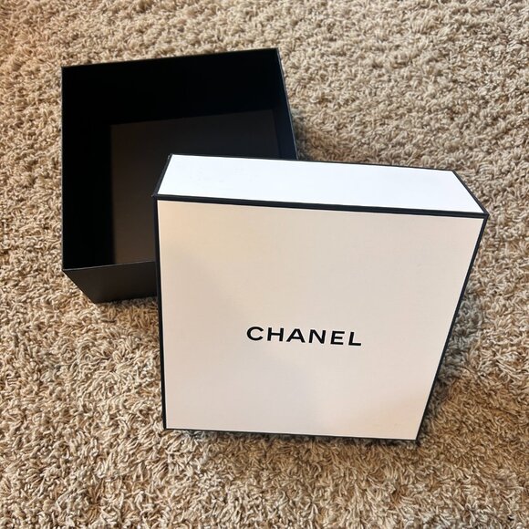 CHANEL Authentic Chanel Empty Gift Box New Condition 8.75"X8.75"X4" - Picture 4 of 8